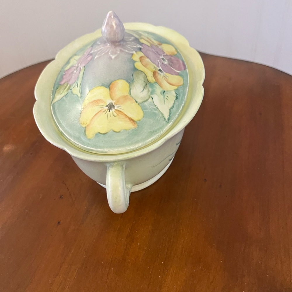 Vintage/Antique hand painted‎ covered casserole - Picture 2 of 7